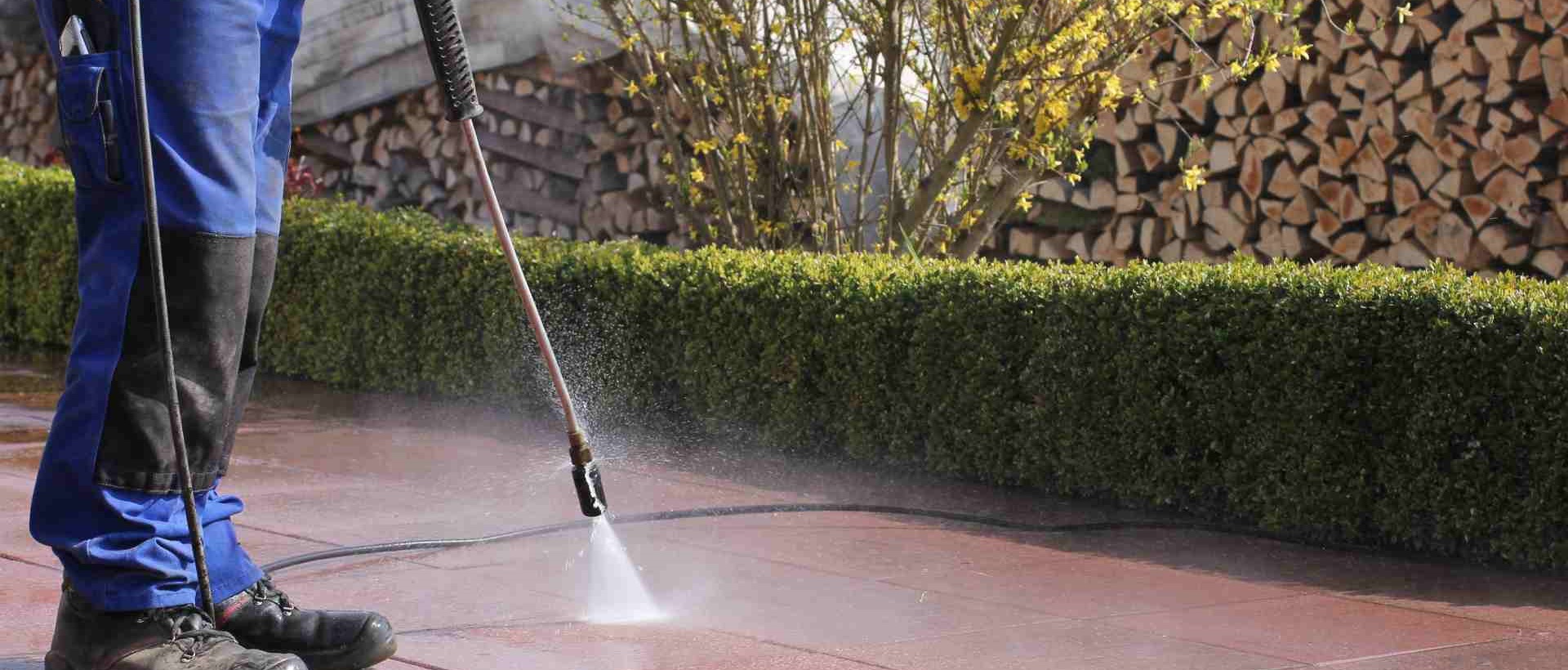 garden maintenance E20